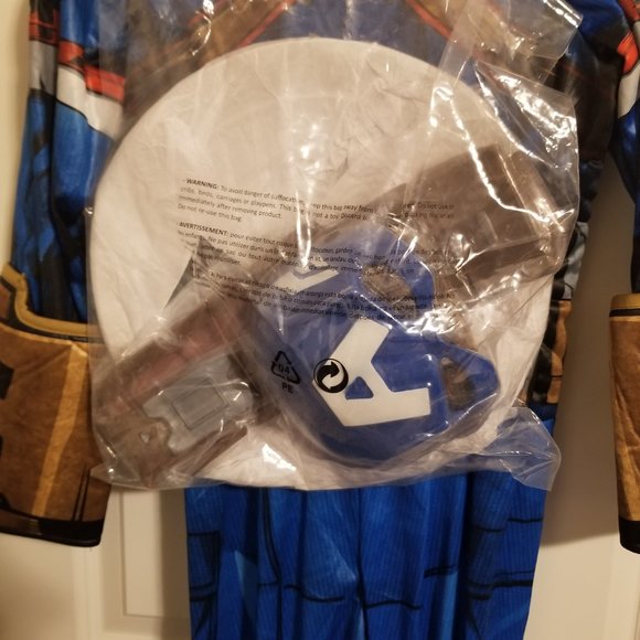 Marvel Captain America Costume with gloves, mask, belt, and shield - Picture 8 of 11